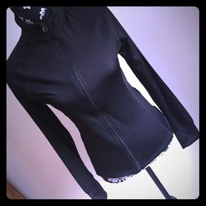 HOLD; @little_lina Black fitted jacket!