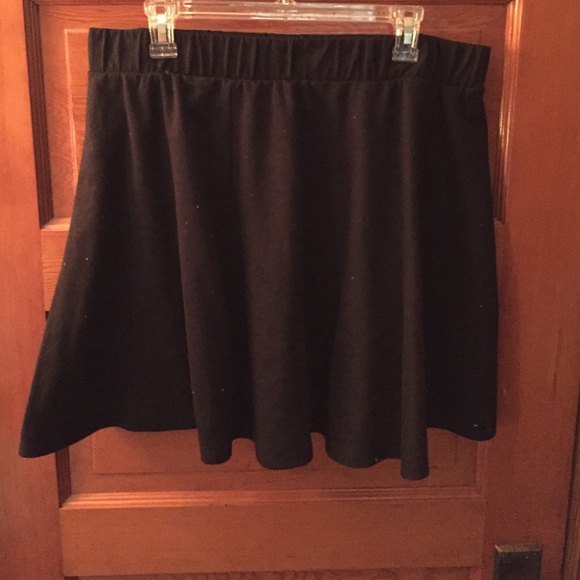 Black skater skirt (plus size)