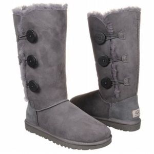 SIZE 8 GREY TRIPLE BAILEY BUTTON UGG BOOTS