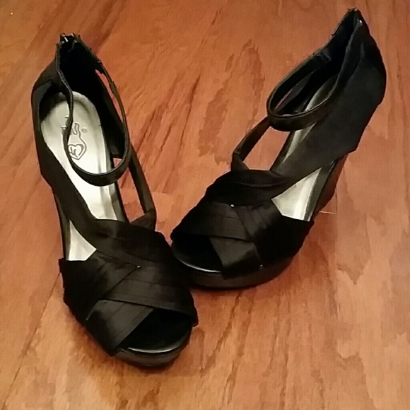 Black wedges by torrid