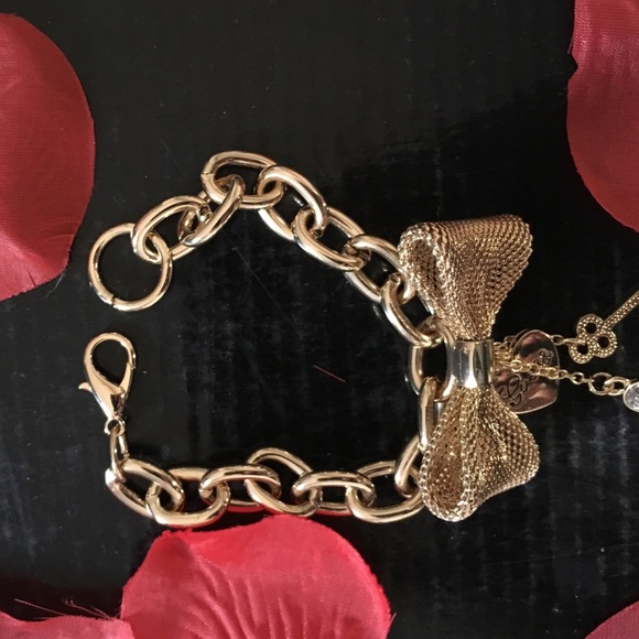 NWOT Guess bracelet👛 - Picture 3 of 4