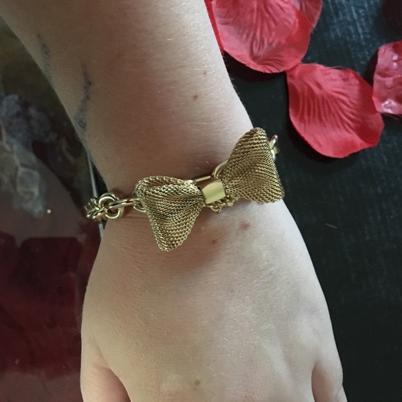 NWOT Guess bracelet👛 - Picture 4 of 4