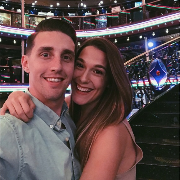 Meet your Posher, Kaitlin - Picture 3 of 4