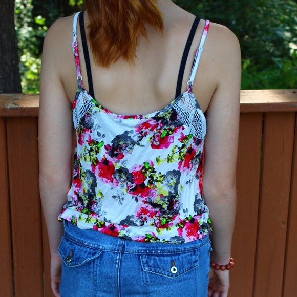 Ambiance Apparel Tank Top/Crop Top. - Picture 2 of 3