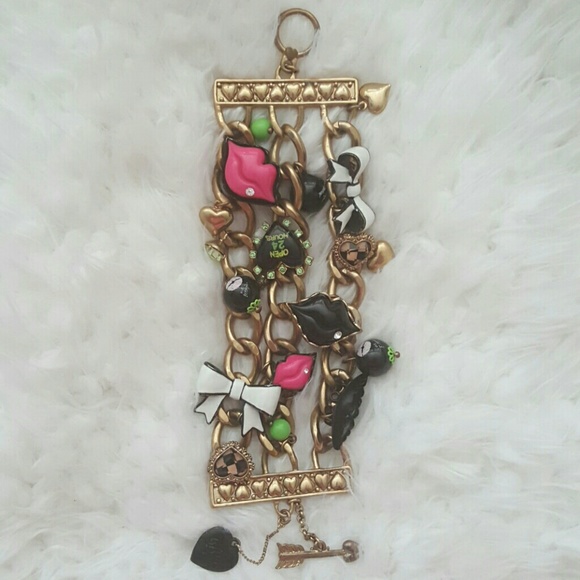 Betsy johnson necklace