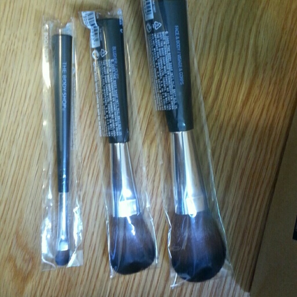 The Body Shop set of three makeup brushes