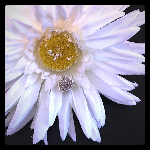 14k white gold and diamond pendant