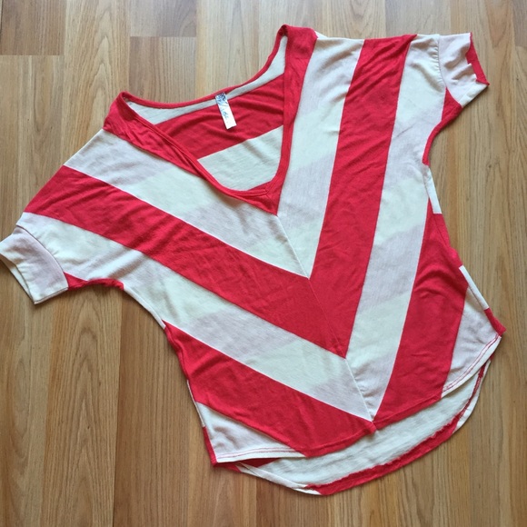 Red & white striped wide v-neck top❤️