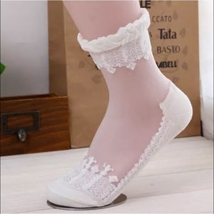 White lace ankle sock