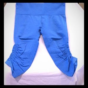 Lululemon blue ruched heather crop pants