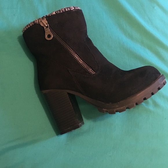 Heeled winter boots, worn once!