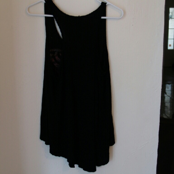 A Razor back tank top - Picture 2 of 2