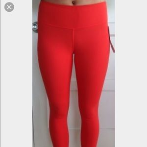 Lululemon red wunder under crops!