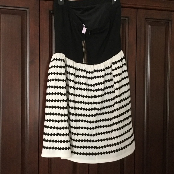 🌷Francesca's black and white tube dress nwt - Picture 2 of 2