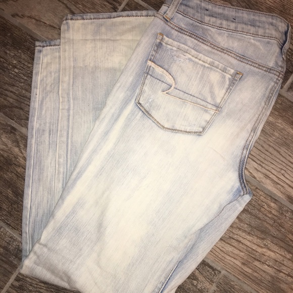 American Eagle distressed jeans