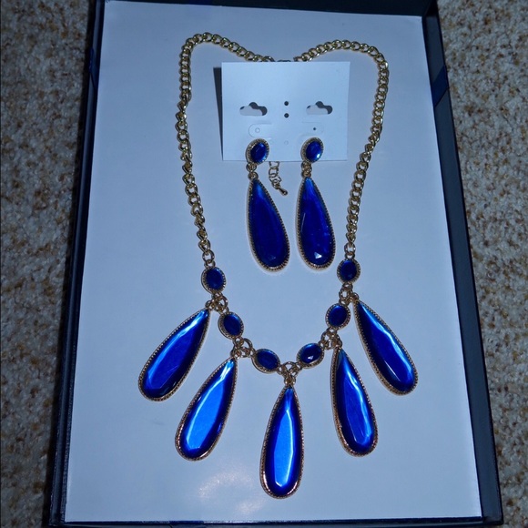 Stauer matching Necklace and Earrings - Picture 2 of 2