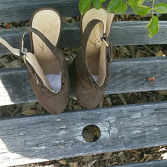 Shoe's - Picture 4 of 4