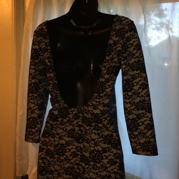 Backless dress - Picture 3 of 3