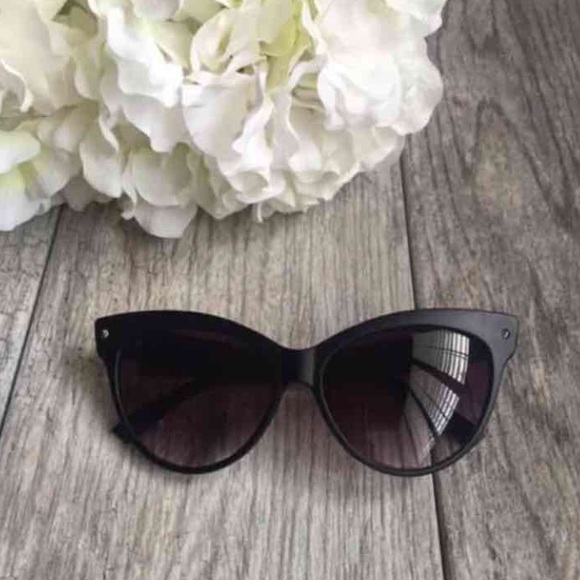 Accessories - Matte Retro Style Vintage Sunglasses