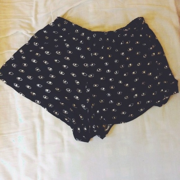 RARE BRANDY MELVILLE EYE SHORTS
