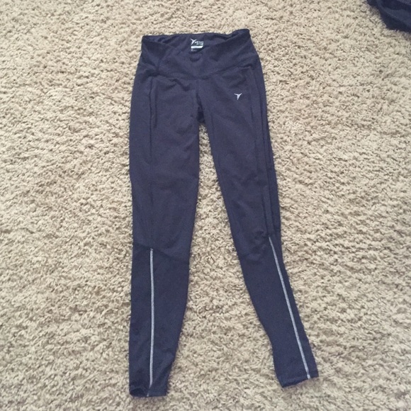 Black old navy mesh paneled leggings small