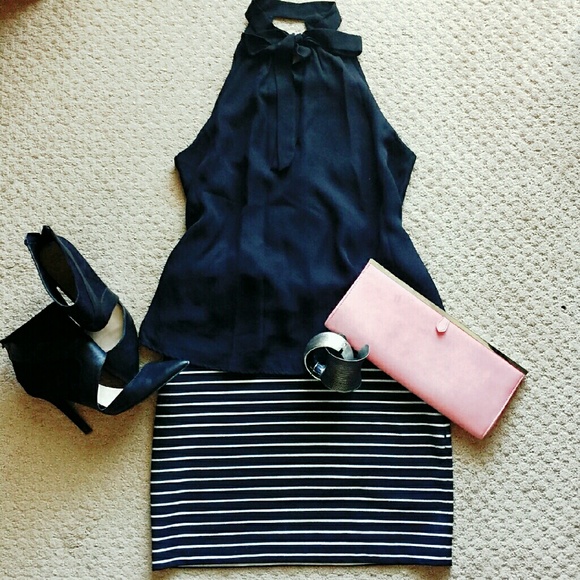 💥SALE!!!💥 EVERLY Neck Tie Halter Top - Picture 2 of 4