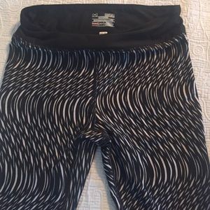 Brand new under armour cropped leggings