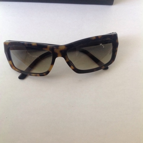 Bvlgari Sunglasses. Unisex - Picture 3 of 4