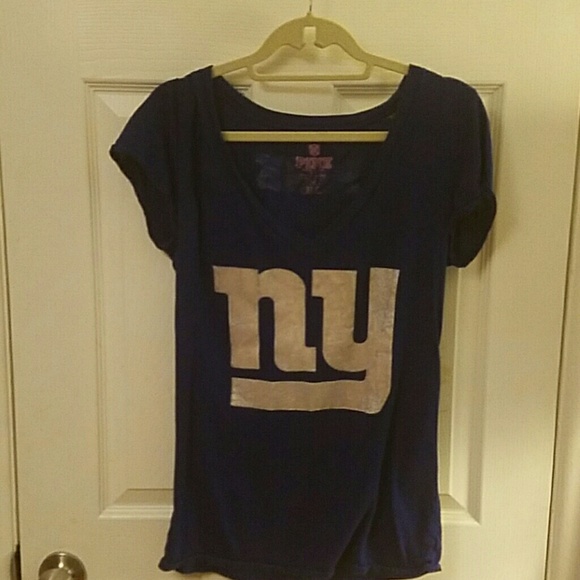 The shirt with very neck