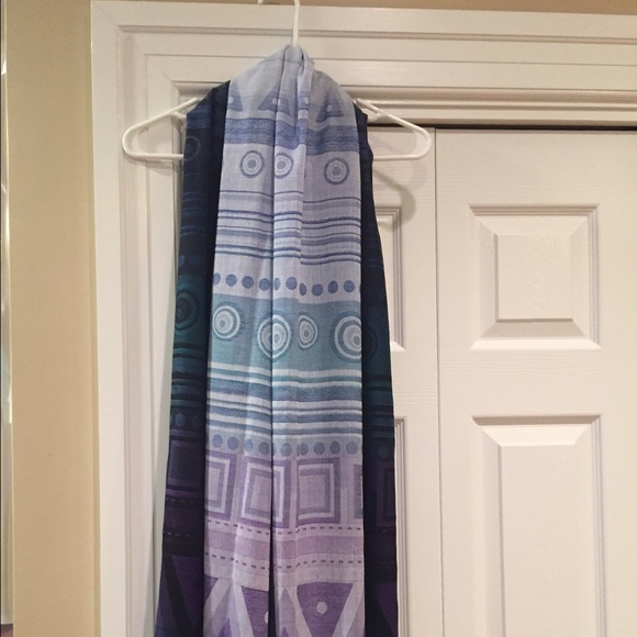 Studio by Demdaco Scarf - Picture 1 of 2