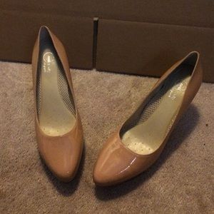 Nude leather short heels