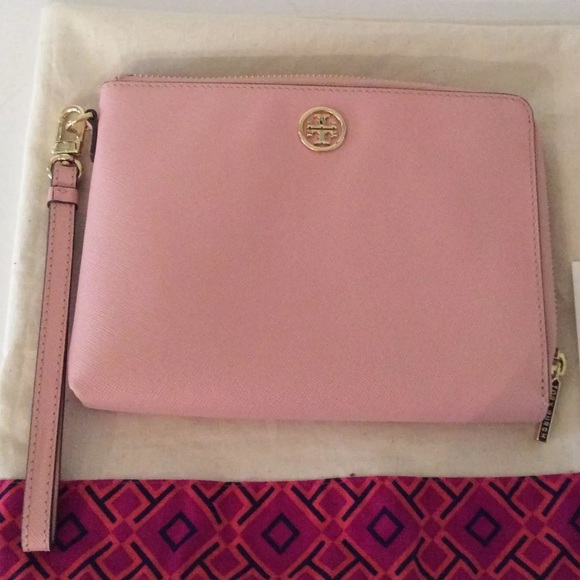 Tory Burch Robinson Wristlet