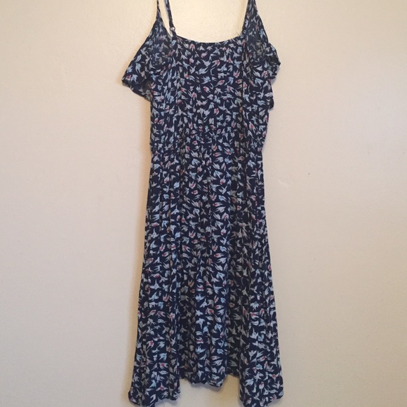 A short dress - Picture 3 of 3