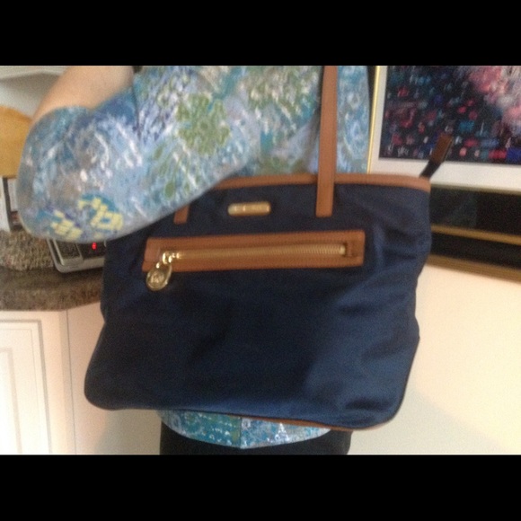 AUTH Michael Kors Kempton Nylon Tote - Picture 6 of 6