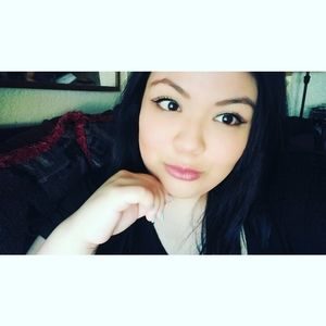 Meet your Posher, Larissa