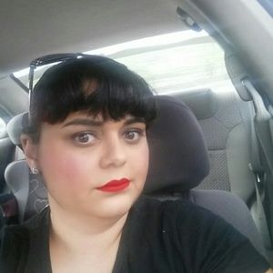 Meet your Posher, Holly