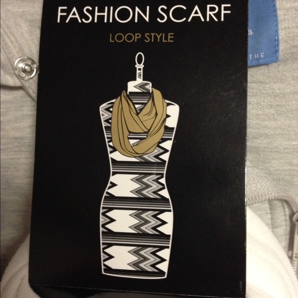 🆕🌥solid white loop scarf🌥🆕 - Picture 4 of 4