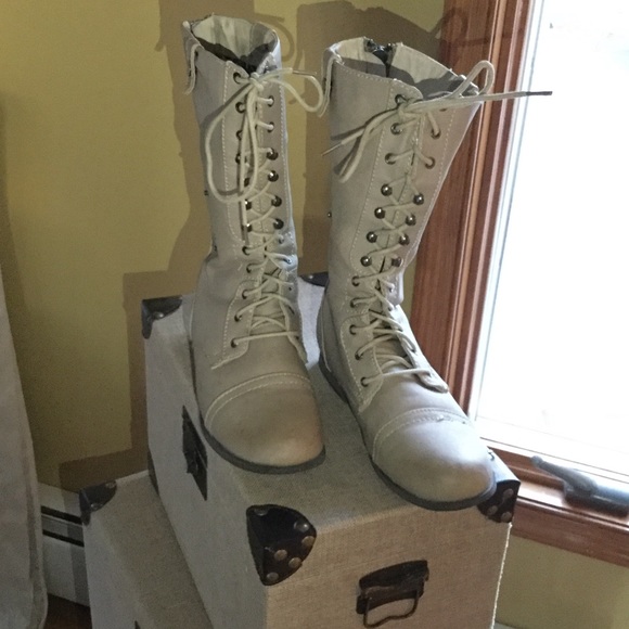 Distressed cream combat boot - Picture 1 of 4