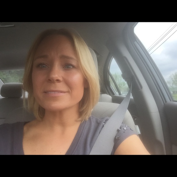 Meet your Posher, Julie - Picture 1 of 1