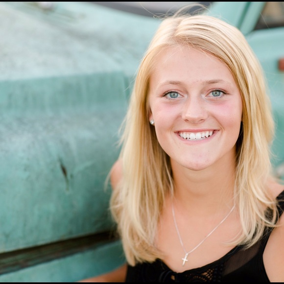 Meet your Posher, Allie - Picture 1 of 1