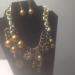 Spectacular bulky, golden floral necklace set