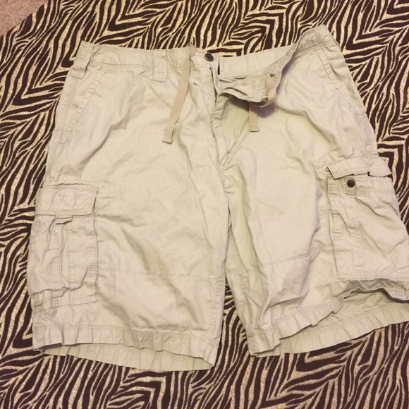 Men's khaki cargo shorts size 38
