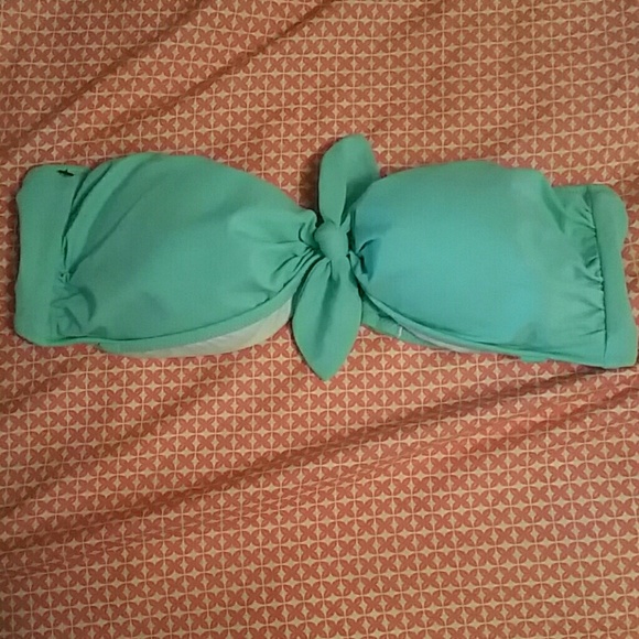 Cute Victoria's Secret bikini top. NEVER WORN.