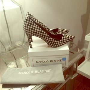 Manolo Blahnik Houndstooth BB Pumps
