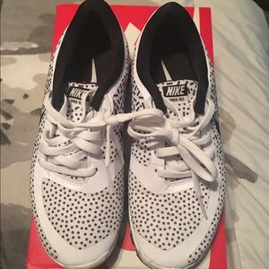 Woman's Nike free 5.0