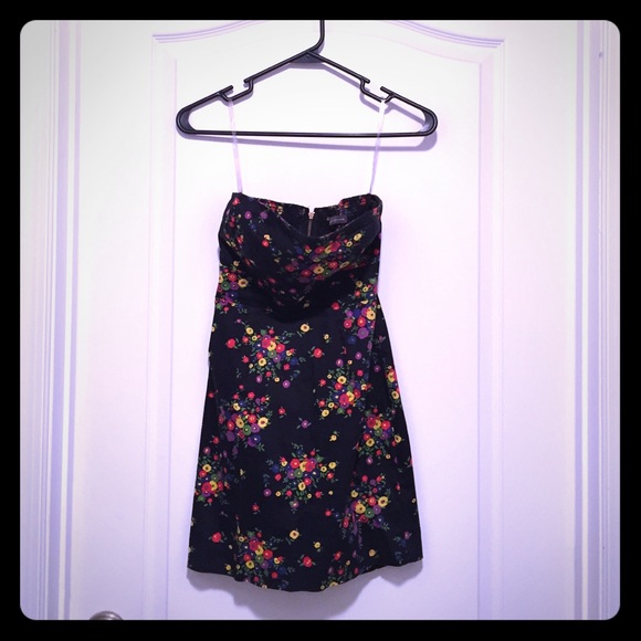 Strapless floral print dress.