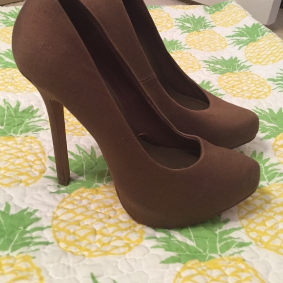 Brown heels size 5