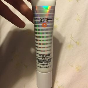 Mac lightbulb tinted cream, spf 30
