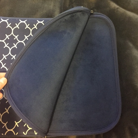 Laptop Case - Picture 2 of 3