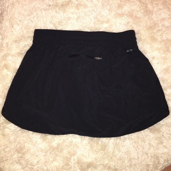 Nike skirt - Picture 2 of 3